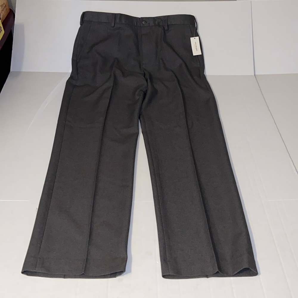 Van Heusen Men’s Size 34 X 32 Classic Fit Premium Non Iron New Pants